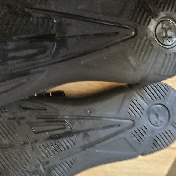 Under Armour Women's Slides. With 4-D Foam. Size 9. - Picture 5 of 8